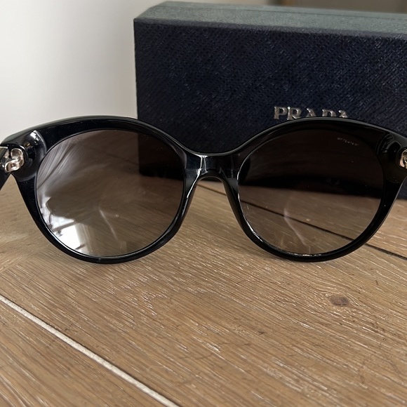 Authentic Prada SPR 23O black silver signature cat eye sunglasses w/ box 56/20 - Picture 13 of 14